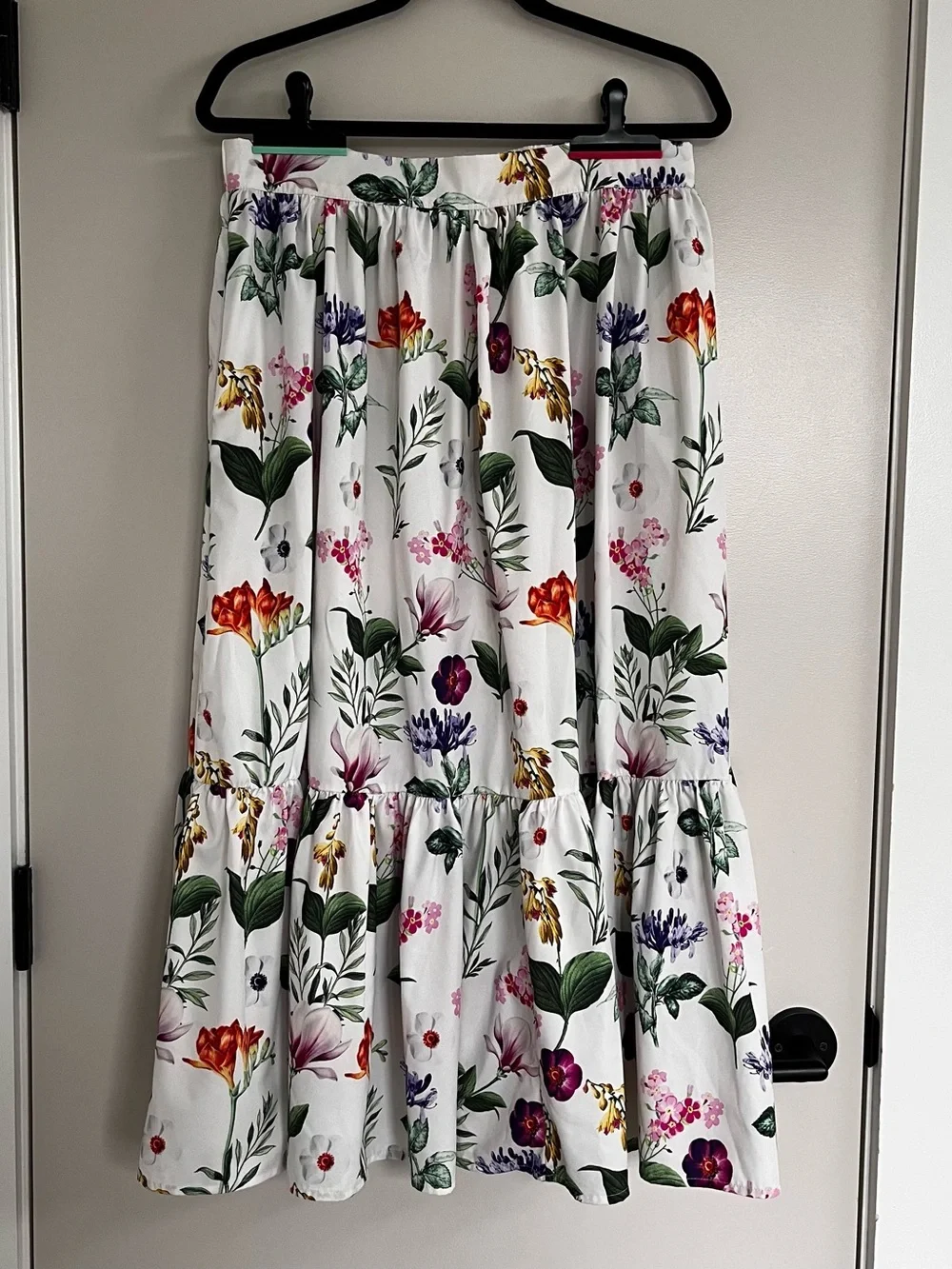 Unique Vintage White Floral Tiered Midi Skirt - Picture 1 of 8